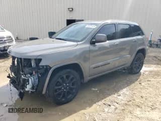 2020 Jeep Grand Cherokee Altitude z VIN 1C4RJFAG3LC237734, wystawiony jako Copart lot #81571475 z przebiegiem 139 026 mil mil oraz Szkoda całkowita • Salvage title. Historia ofert i sprzedaży dostępna na DreamBid. Obrazek 1.