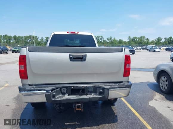 2009 Chevrolet Silverado 3500HD с VIN 1GCHK93649F145666, выставлен на аукционе IAAI как лот 42784176 с пробегом 433 366 миль миль и . История ставок и продаж доступна на DreamBid. Изображение 16.