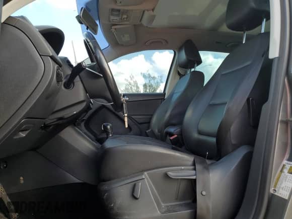 2012 Volkswagen Tiguan S с VIN WVGAV7AX4CW000140, выставлен на аукционе Copart как лот 80901355 с пробегом 133 056 миль миль и Списание • Salvage title. История ставок и продаж доступна на DreamBid. Изображение 7.