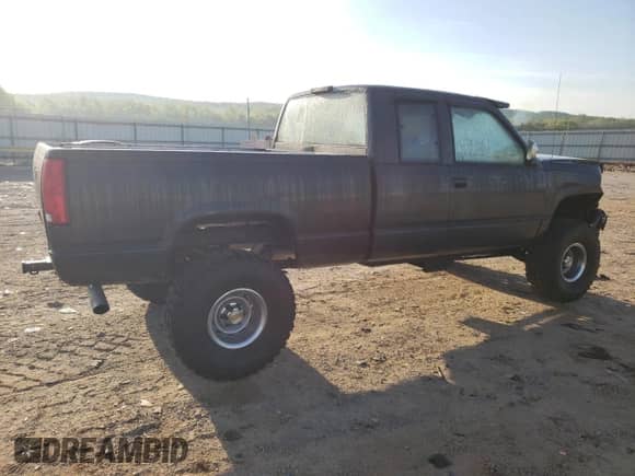 1994 Chevrolet Silverado 2500 с VIN 1GCFK29K8RE311339, выставлен на аукционе Copart как лот 54236475 с пробегом 234 700 миль миль и Списание • Salvage title. История ставок и продаж доступна на DreamBid. Изображение 3.