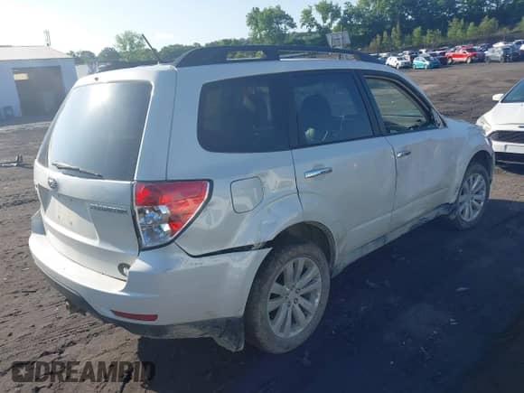 2011 Subaru Forester X Premium z VIN JF2SHADC1BG761496, wystawiony jako IAAI lot #42534776 z przebiegiem 176 885 mil mil oraz . Historia ofert i sprzedaży dostępna na DreamBid. Obrazek 4.