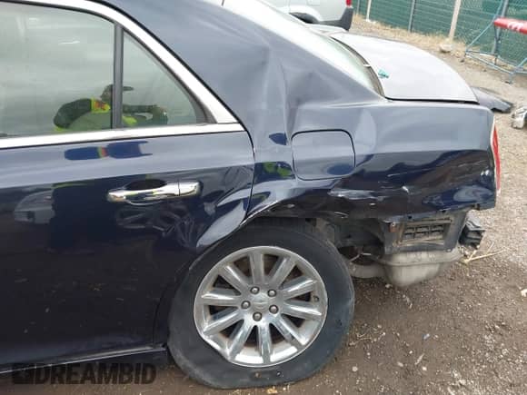 2012 Chrysler 300 Limited z VIN 2C3CCACG2CH249424, wystawiony jako IAAI lot #43494434 z przebiegiem 167 487 mil mil oraz . Historia ofert i sprzedaży dostępna na DreamBid. Obrazek 6.