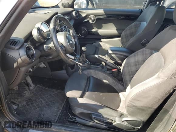 2014 MINI Hardtop with VIN WMWXM5C51ET731031, listed as a Copart auction lot 63807985 with 142,700 mi miles and Clean title. Bid and sale history available at DreamBid. Image 7.