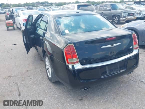 2013 Chrysler 300 с VIN 2C3CCAAGXDH572673, выставлен на аукционе IAAI как лот 43135623 с пробегом 175 529 миль миль и . История ставок и продаж доступна на DreamBid. Изображение 3.