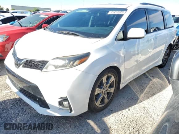 2018 Toyota Sienna SE with VIN 5TDXZ3DC9JS930049, listed as a Copart auction lot 71916775 with 85,611 mi miles and Salvage title. Bid and sale history available at DreamBid. Image 1.