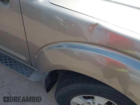 2006 Nissan Pathfinder SE z VIN 5N1AR18U66C605232, wystawiony jako IAAI lot #43336363 z przebiegiem 181 663 mil mil oraz . Historia ofert i sprzedaży dostępna na DreamBid. Obrazek 6.