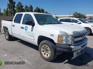 2012 Chevrolet Silverado 1500 LS z VIN 3GCPCREA5CG195542, wystawiony jako IAAI lot #42394304 z przebiegiem 246 628 mil mil oraz . Historia ofert i sprzedaży dostępna na DreamBid. Obrazek 1.