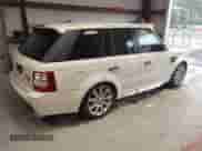 2009 Land Rover Range Rover Sport SC z VIN SALSH23439A212449, wystawiony jako IAAI lot #43563958 z przebiegiem 184 205 mil mil oraz . Historia ofert i sprzedaży dostępna na DreamBid. Obrazek 4.