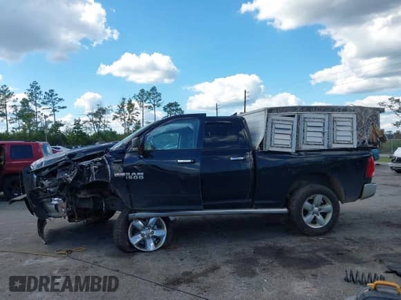 2014 Ram 1500 Big Horn z VIN 1C6RR7GT0ES187989, wystawiony jako IAAI lot #43451978 z przebiegiem 165 388 mil mil oraz . Historia ofert i sprzedaży dostępna na DreamBid. Obrazek 13.