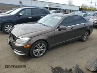 2013 Mercedes-Benz C 300 Sport с VIN WDDGF8AB8DG054841, выставлен на аукционе Copart как лот 85701335 с пробегом 160 234 миль миль и Списание • Salvage title. История ставок и продаж доступна на DreamBid. Изображение 1.