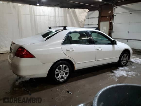 2006 Honda Accord LX z VIN 1HGCM55426A168527, wystawiony jako Copart lot #45121535 z przebiegiem Nie podano mil oraz Szkoda całkowita • Salvage title. Historia ofert i sprzedaży dostępna na DreamBid. Obrazek 3.