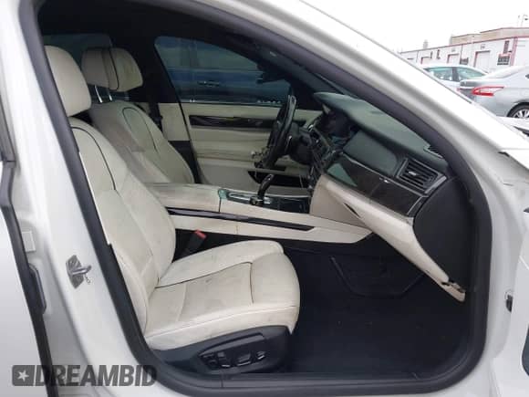 2013 BMW 7 Series 750Li xDrive с VIN WBAYF8C5XDD139832, выставлен на аукционе IAAI как лот 42110322 с пробегом 149 453 миль миль и . История ставок и продаж доступна на DreamBid. Изображение 5.