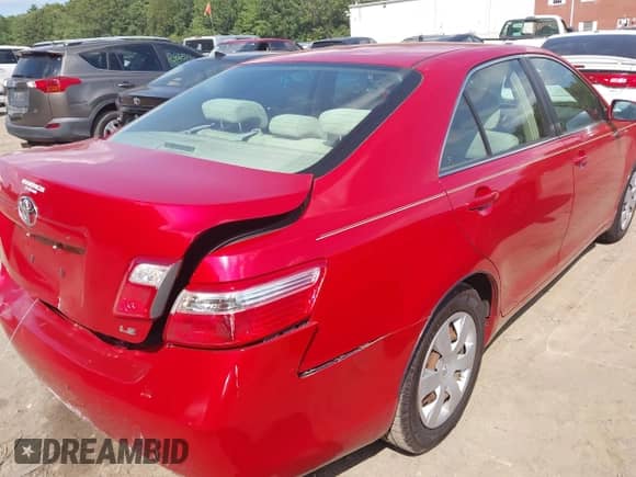 2007 Toyota Camry LE z VIN 4T1BE46K47U111885, wystawiony jako IAAI lot #43067470 z przebiegiem 118 231 mil mil oraz . Historia ofert i sprzedaży dostępna na DreamBid. Obrazek 4.