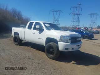 2013 Chevrolet Silverado 1500 LTZ z VIN 1GCRKTE76DZ217577, wystawiony jako IAAI lot #41761032 z przebiegiem 158 897 mil mil oraz . Historia ofert i sprzedaży dostępna na DreamBid. Obrazek 1.