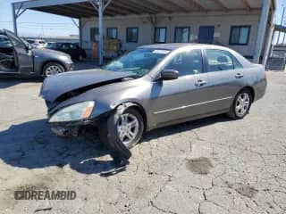 2006 Honda Accord EX-L z VIN 1HGCM56886A046756, wystawiony jako Copart lot #72077215 z przebiegiem 257 865 mil mil oraz Szkoda całkowita • Salvage title. Historia ofert i sprzedaży dostępna na DreamBid. Obrazek 1.