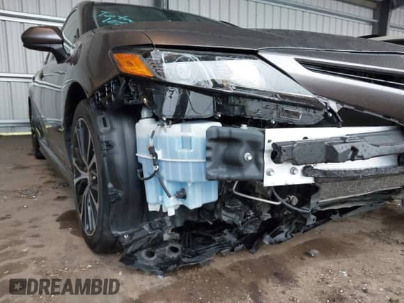 2020 Toyota Camry SE z VIN 4T1G11AK0LU510066, wystawiony jako IAAI lot #43169363 z przebiegiem 88 046 mil mil oraz . Historia ofert i sprzedaży dostępna na DreamBid. Obrazek 19.