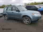 2013 Subaru Forester X z VIN JF2SHABC2DH414985, wystawiony jako Copart lot #85536175 z przebiegiem 143 844 mil mil oraz Czysty tytuł • Clean title. Historia ofert i sprzedaży dostępna na DreamBid. Obrazek 4.