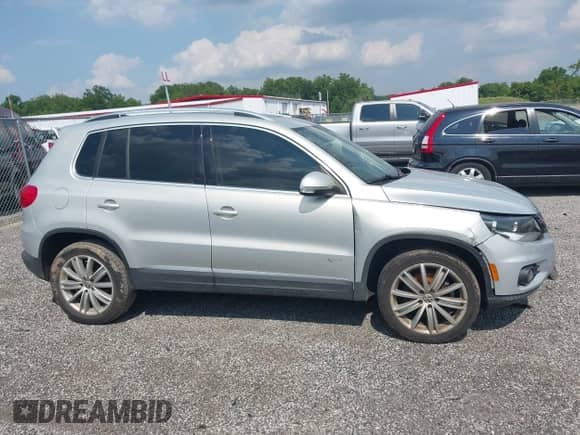 2012 Volkswagen Tiguan S с VIN WVGAV7AX2CW599930, выставлен на аукционе IAAI как лот 42805568 с пробегом 78 786 миль миль и . История ставок и продаж доступна на DreamBid. Изображение 12.