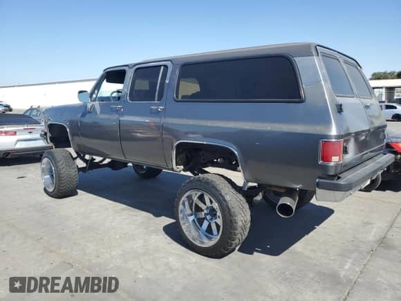 1989 Chevrolet Suburban с VIN 1GNEV16K2KF196469, выставлен на аукционе Copart как лот 72649924 с пробегом 51 366 миль миль и Списание • Salvage title. История ставок и продаж доступна на DreamBid. Изображение 2.