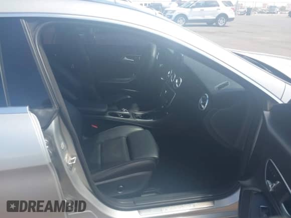 2018 Mercedes-Benz CLA 250 с VIN WDDSJ4EB9JN519727, выставлен на аукционе IAAI как лот 42831303 с пробегом 72 444 миль миль и . История ставок и продаж доступна на DreamBid. Изображение 5.