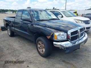 2005 Dodge Dakota SLT with VIN 1D7HE42K85S198645, listed as a IAAI auction lot 42801906 with 228,200 mi miles and . Bid and sale history available at DreamBid. Image 1.