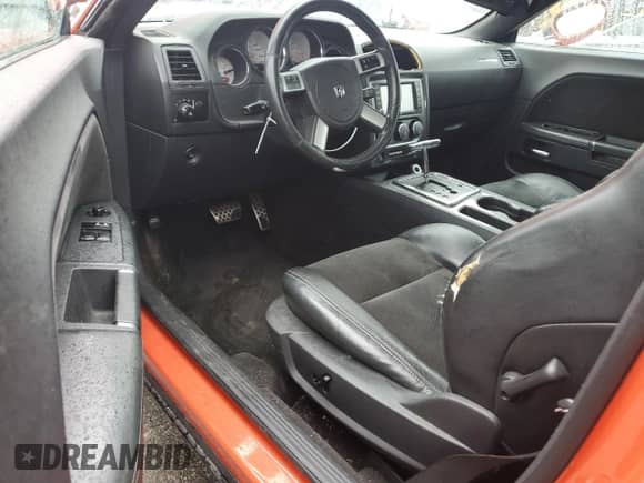 2008 Dodge Challenger SRT-8 z VIN 2B3LJ74WX8H311994, wystawiony jako Copart lot #56700215 z przebiegiem 65 742 mil mil oraz Szkoda całkowita • Salvage title. Historia ofert i sprzedaży dostępna na DreamBid. Obrazek 8.