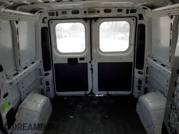 2015 Ram ProMaster Cargo с VIN 3C6TRVNG6FE516747, выставлен на аукционе Copart как лот 42128965 с пробегом 266 877 миль миль и Списание • Salvage title. История ставок и продаж доступна на DreamBid. Изображение 10.