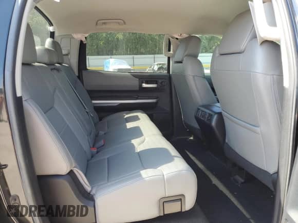 2017 Toyota Tundra Limited с VIN 5TFHW5F13HX618933, выставлен на аукционе Copart как лот 82384435 с пробегом 122 885 миль миль и Списание • Salvage title. История ставок и продаж доступна на DreamBid. Изображение 10.