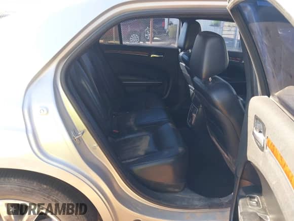 2012 Chrysler 300 Limited z VIN 2C3CCACG1CH309578, wystawiony jako IAAI lot #43423550 z przebiegiem 166 557 mil mil oraz . Historia ofert i sprzedaży dostępna na DreamBid. Obrazek 8.