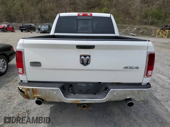 2015 Ram 1500 Laramie Limited z VIN 1C6RR7PTXFS788389, wystawiony jako Copart lot #54526215 z przebiegiem 86 333 mil mil oraz Szkoda całkowita • Salvage title. Historia ofert i sprzedaży dostępna na DreamBid. Obrazek 6.