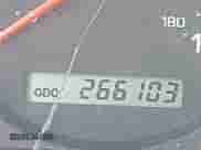 2001 Nissan Frontier XE z VIN 1N6DD21S61C318817, wystawiony jako IAAI lot #42445933 z przebiegiem 266 103 mil mil oraz . Historia ofert i sprzedaży dostępna na DreamBid. Obrazek 16.