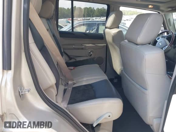 2008 Jeep Commander Overland с VIN 1J8HH68258C111540, выставлен на аукционе IAAI как лот 43103751 с пробегом 94 231 миль миль и . История ставок и продаж доступна на DreamBid. Изображение 8.