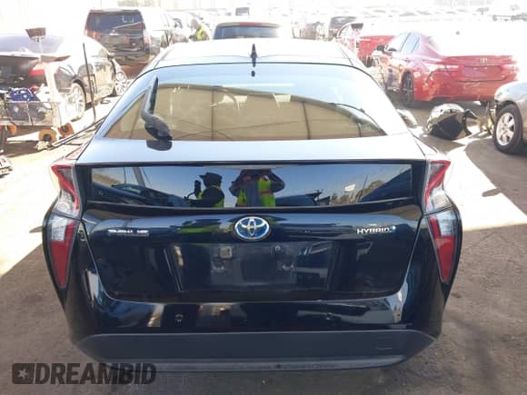 2018 Toyota Prius Two z VIN JTDKBRFU7J3072573, wystawiony jako IAAI lot #43402083 z przebiegiem 73 758 mil mil oraz . Historia ofert i sprzedaży dostępna na DreamBid. Obrazek 17.