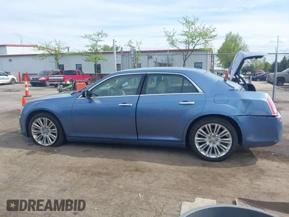 2011 Chrysler 300 C с VIN 2C3CA6CTXBH579830, выставлен на аукционе IAAI как лот 42209552 с пробегом 106 619 миль миль и . История ставок и продаж доступна на DreamBid. Изображение 14.