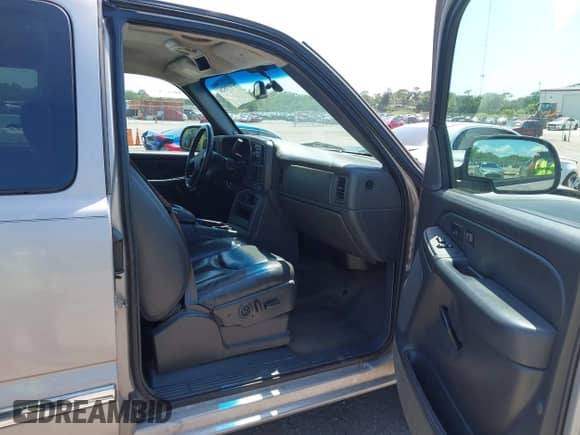2005 GMC Sierra 1500 SLE with VIN 1GTEK19Z15Z334502, listed as a IAAI auction lot 42010820 with 253,786 mi miles and . Bid and sale history available at DreamBid. Image 5.