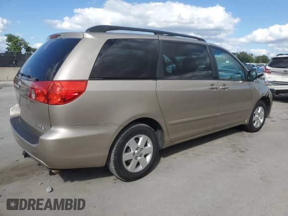 2010 Toyota Sienna CE z VIN 5TDKK4CC5AS336015, wystawiony jako Copart lot #87038765 z przebiegiem 241 385 mil mil oraz Szkoda całkowita • Salvage title. Historia ofert i sprzedaży dostępna na DreamBid. Obrazek 3.