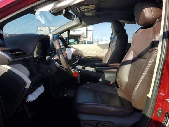 2023 Toyota Sienna Platinum с VIN 5TDESKFC9PS100229, выставлен на аукционе Copart как лот 51113935 с пробегом 52 539 миль миль и Списание • Salvage title. История ставок и продаж доступна на DreamBid. Изображение 7.