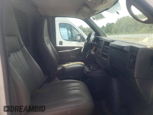 2010 Chevrolet Express Cargo z VIN 1GCZGFBA0A1107010, wystawiony jako Copart lot #68525544 z przebiegiem 183 399 mil mil oraz Szkoda całkowita • Salvage title. Historia ofert i sprzedaży dostępna na DreamBid. Obrazek 11.