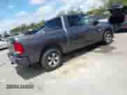 2018 Ram 1500 Express z VIN 1C6RR6KT7JS350875, wystawiony jako IAAI lot #42259123 z przebiegiem 138 116 mil mil oraz . Historia ofert i sprzedaży dostępna na DreamBid. Obrazek 4.