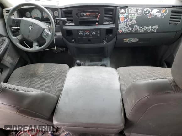 2009 Dodge 2500 SXT z VIN 3D7KS28T99G507264, wystawiony jako Copart lot #48935135 z przebiegiem 182 384 mil mil oraz Czysty tytuł • Clean title. Historia ofert i sprzedaży dostępna na DreamBid. Obrazek 8.