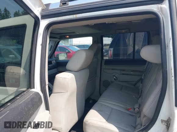 2007 Jeep Commander Limited with VIN 1J8HG58P07C573415, listed as a IAAI auction lot 42570026 with 261,335 mi miles and . Bid and sale history available at DreamBid. Image 8.