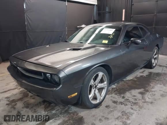 2013 Dodge Challenger SXT с VIN 2C3CDYAG5DH593050, выставлен на аукционе IAAI как лот 43392807 с пробегом 163 707 миль миль и . История ставок и продаж доступна на DreamBid. Изображение 2.