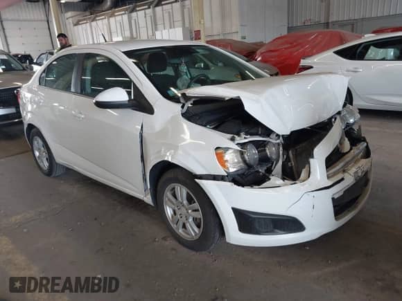 2014 Chevrolet Sonic LT z VIN 1G1JC5SB6E4146872, wystawiony jako IAAI lot #42595603 z przebiegiem 139 772 mil mil oraz . Historia ofert i sprzedaży dostępna na DreamBid. Obrazek 1.