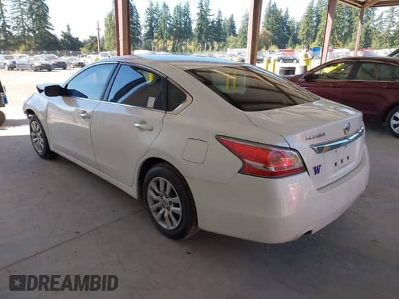 2015 Nissan Altima S z VIN 1N4AL3AP9FC210974, wystawiony jako IAAI lot #43295695 z przebiegiem 261 816 mil mil oraz . Historia ofert i sprzedaży dostępna na DreamBid. Obrazek 3.