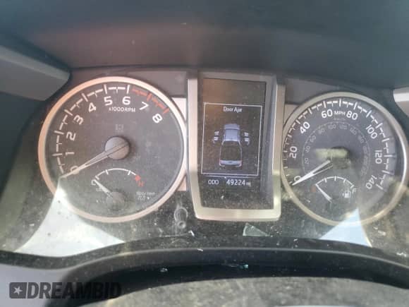 2020 Toyota Tacoma SR5 z VIN 5TFAZ5CN0LX092866, wystawiony jako Copart lot #89856555 z przebiegiem 49 224 mil mil oraz Czysty tytuł • Clean title. Historia ofert i sprzedaży dostępna na DreamBid. Obrazek 9.