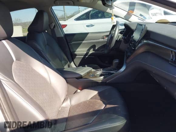 2022 Toyota Camry Hybrid XSE с VIN 4T1K31AK1NU044171, выставлен на аукционе IAAI как лот 41778041 с пробегом 51 428 миль миль и . История ставок и продаж доступна на DreamBid. Изображение 5.