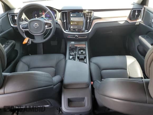 2024 Volvo S60 Plus Dark Theme z VIN 7JRL12FL0RG325468, wystawiony jako Copart lot #57185295 z przebiegiem 32 862 mil mil oraz Szkoda całkowita • Salvage title. Historia ofert i sprzedaży dostępna na DreamBid. Obrazek 8.