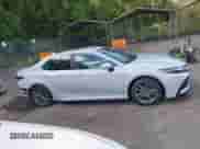 2023 Toyota Camry SE z VIN 4T1G11AK2PU137294, wystawiony jako IAAI lot #43313542 z przebiegiem 71 374 mil mil oraz . Historia ofert i sprzedaży dostępna na DreamBid. Obrazek 13.