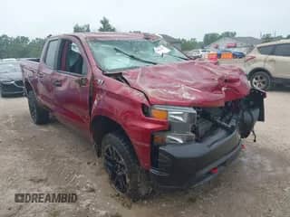 2022 Chevrolet Silverado 1500 Custom Trail Boss z VIN 3GCPYCEK6NG190604, wystawiony jako IAAI lot #42680454 z przebiegiem 81 878 mil mil oraz . Historia ofert i sprzedaży dostępna na DreamBid. Obrazek 1.