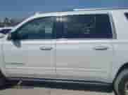 2018 Chevrolet Suburban Premier z VIN 1GNSKJKC9JR323192, wystawiony jako IAAI lot #42096522 z przebiegiem 148 240 mil mil oraz . Historia ofert i sprzedaży dostępna na DreamBid. Obrazek 15.